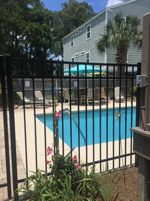 حمّام سباحة خارجي