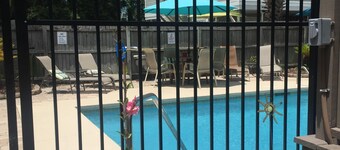 Beautiful beach house, private pool, 50 Yds from beach