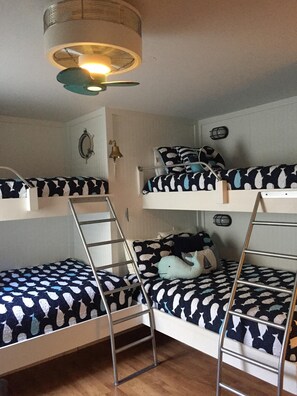 4 Schlafzimmer, Bügeleisen/Bügelbrett, kostenloses WLAN, Bettwäsche