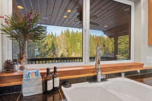 Interior - Sweet Private Leavenworth River Front Cabin with Fast WiFi & hot tub- Sleeps 6. (Leavenworth)