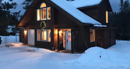 Süße Privatleaven River Front Kabine mit Fast WiFi & 6 Personen Whirlpool
