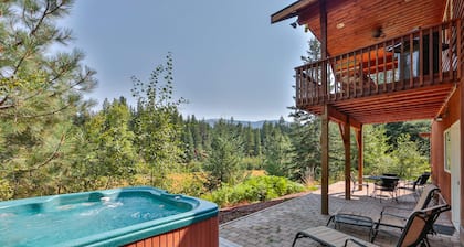 Sweet Private Leavenworth River Front Cabin with Fast WiFi & hot tub- Sleeps 6.