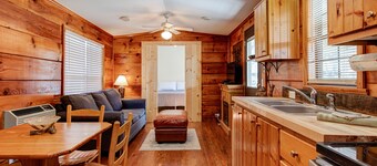 Een gezellig huisje in het hart van Maggie Valley!