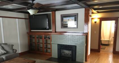 GREAT DOWNTOWN LOCATION - 5 minute walk to downtown shopping and dining