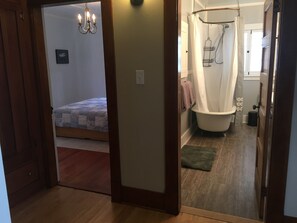 2 soverom, strykejern/-brett, wi-fi og sengetøy