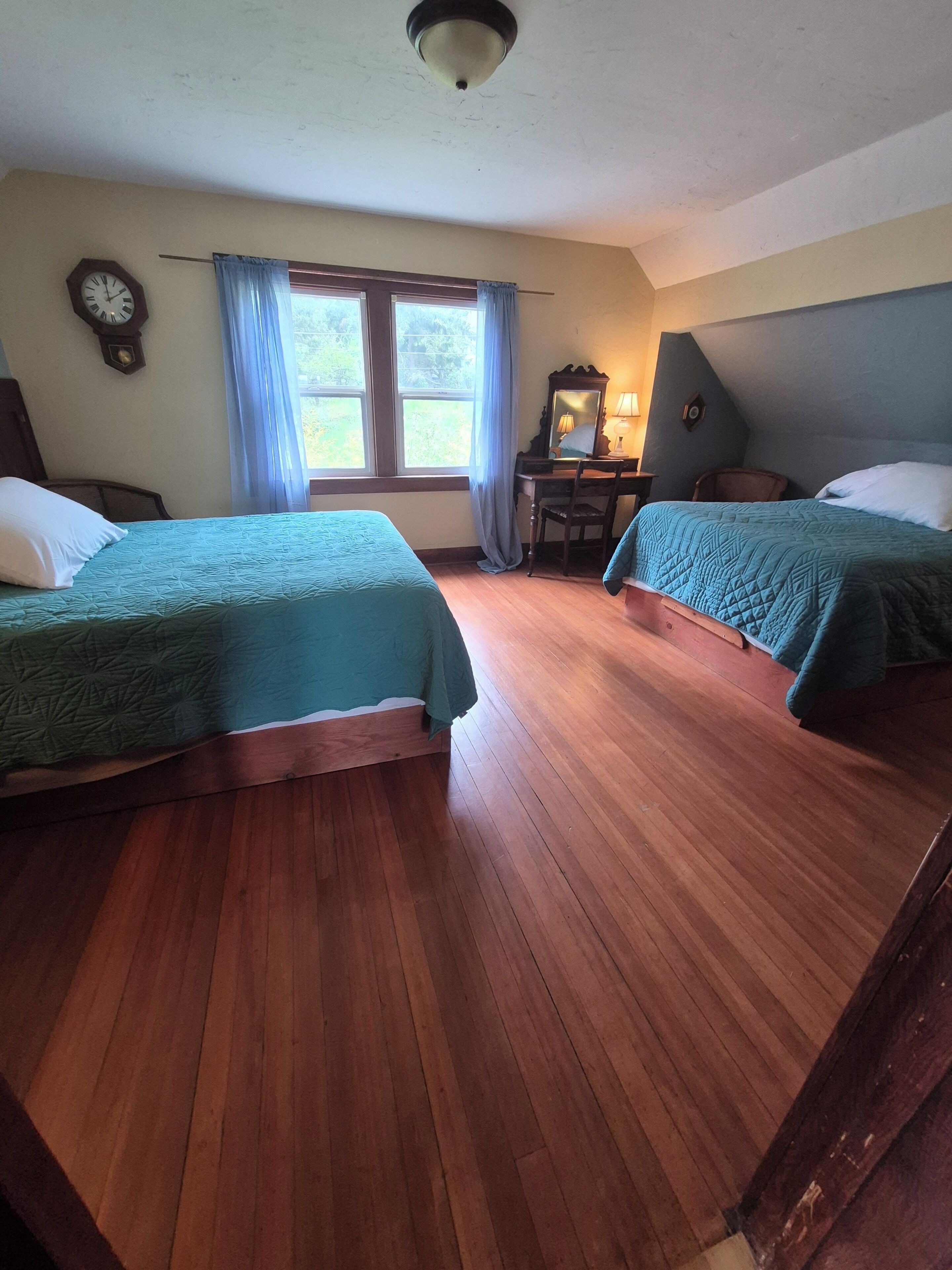 4 bedrooms, WiFi, bed sheets, wheelchair access
