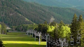 Golf - Ski in - Ski Out Condo right next to the Main Lodge !!! (Beaver (Eagle Point))