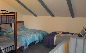 1 bedroom, free WiFi, bed sheets - Ski in - Ski Out Condo right next to the Main Lodge !!! (Beaver (Eagle Point))
