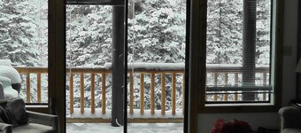 Ski in - Ski Out Condo right next to the Main Lodge !!!