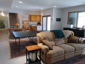 Smart TV, fireplace, DVD player, table tennis - Spacious Quiet Country Home With Stunning Views from Private Patio (Inkom)