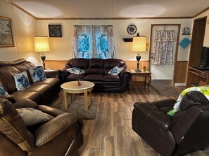 Smart TV, reproductor de DVD, libros y videoteca 