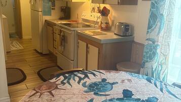 Oven, stovetop, coffee/tea maker, toaster