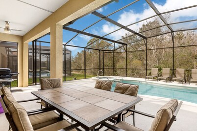 6 Miles to Disneys, Large Family home with a Private Pool and Spa,CHECK THIS OUT