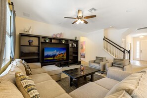 Smart TV, foosball - 6 Miles to Disneys, Large Family home with a Private Pool and Spa,CHECK THIS OUT (kissimmee)