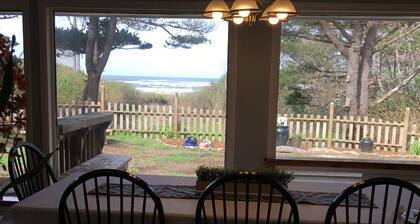 NEW! Tranquil Oceanfront Gem with Hot-tub 3 BDRM + Den, 3 BATH