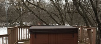 Close to airport and downtown Milwaukee!