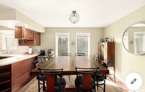 Dining - Beautiful home in the gorge (Ansted)