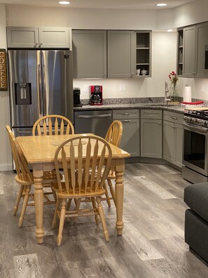 Fridge, microwave, oven, dishwasher - Ski In Ski Out Spacious Family Condo Steps From Lift and Base Lodge (Burke)