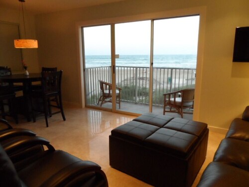 Beachfront Condo with Stunning Views &  great access