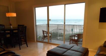 Beachfront Condo with Stunning Views & great access