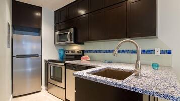 Coffee/tea maker, fridge, microwave, oven