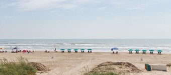 Luxurious Beachfront Condo with Stunning Views 