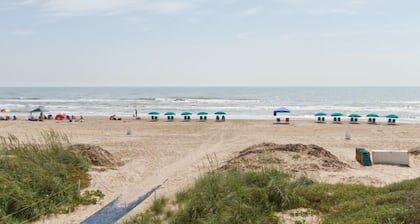 Luxurious Beachfront Condo with Stunning Views