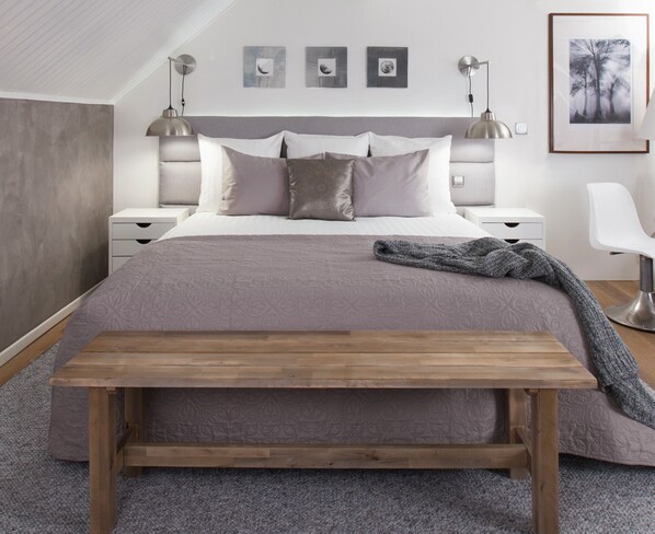1 bedroom, desk, iron/ironing board, Internet