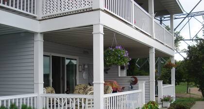 Waterfront Condo Steps From río Mississippi