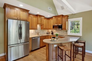 Fridge, microwave, oven, stovetop - East Beach Couple's Retreat-- Steps to Beach + Lagoon Views (Kiawah Island)