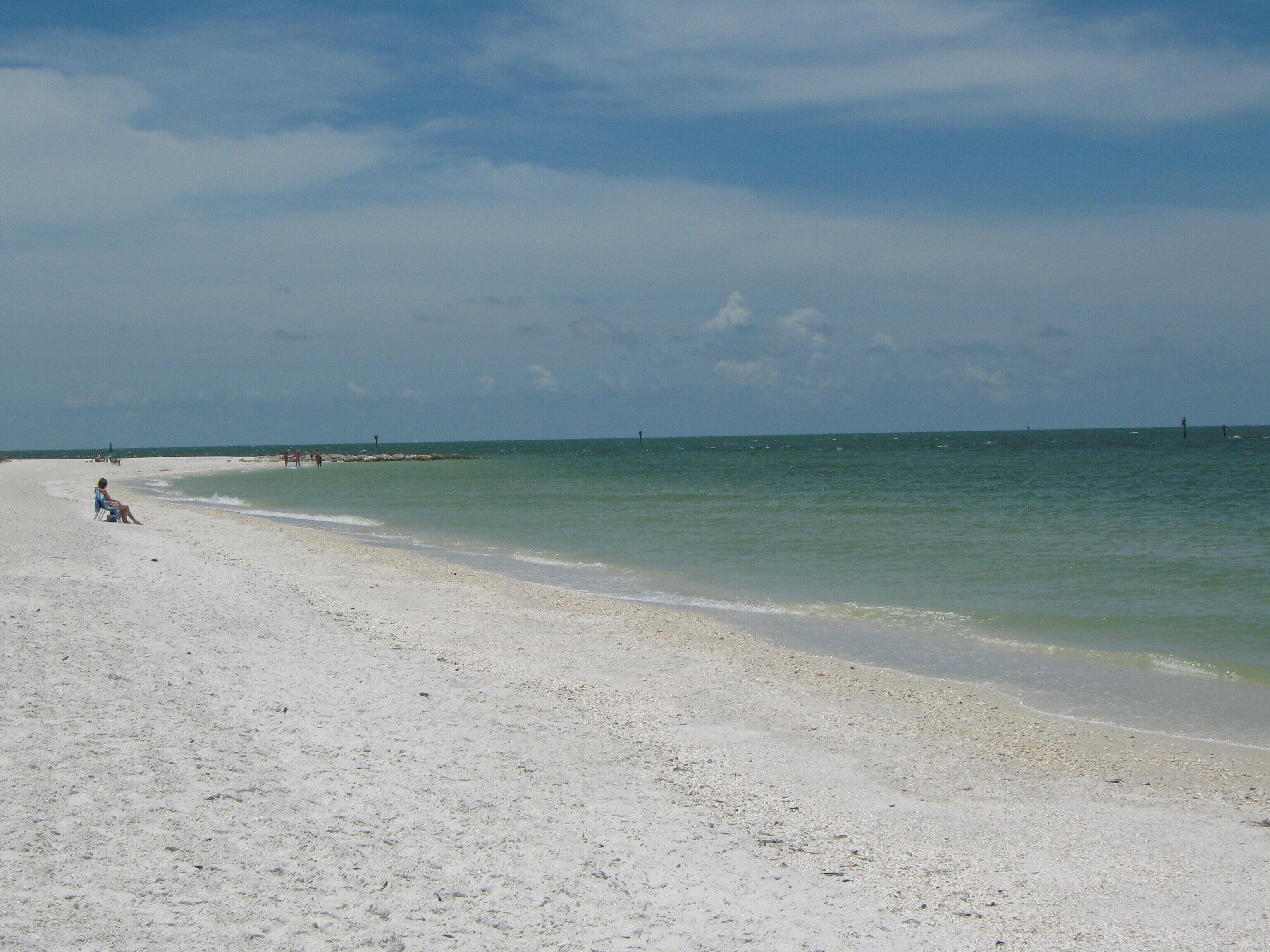 Beach nearby, sun-loungers, beach towels