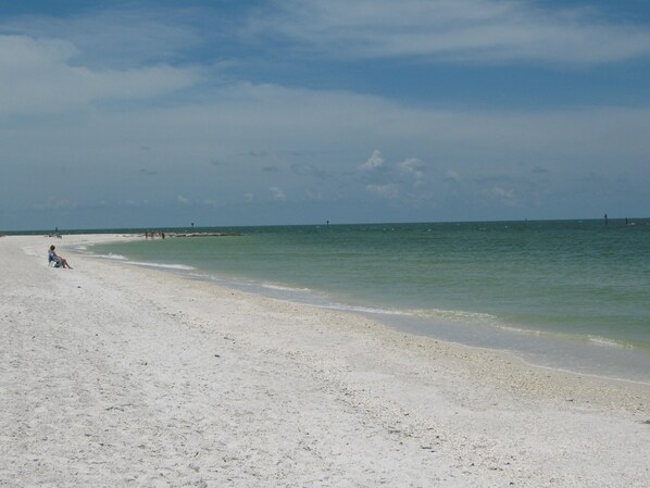Beach nearby, sun-loungers, beach towels