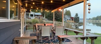 The Beach Barn - Waterfront Cottage on Case Inlet - Kayaks, Beach, Stunning View