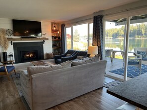 Smart-TV, Kamin, Musikbibliothek, Stereoanlage