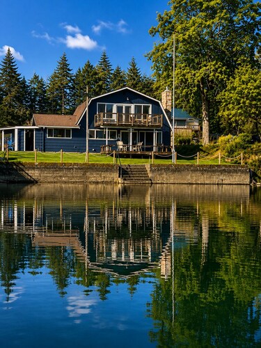 The Beach Barn - Waterfront Cottage on Case Inlet - Kayaks, Beach, Stunning View
