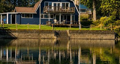 The Beach Barn - Waterfront Cottage on Case Inlet - Kayaks, Beach, Stunning View
