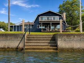 Exterior - The Beach Barn - Waterfront Cottage on Case Inlet - Kayaks, Beach, Stunning View (Allyn)