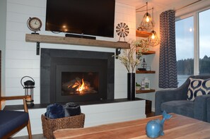 Smart TV, fireplace, music library, stereo