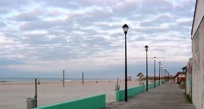 OCEAN FRONT WITH THE BEST OCEAN VIEWS.
HEATED POOL & HOT TUB ALL YEAR
