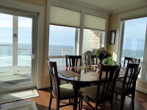 Discounts/Luxury Condo/Upper Floor Oceanfront/Balcony Hot Tub!