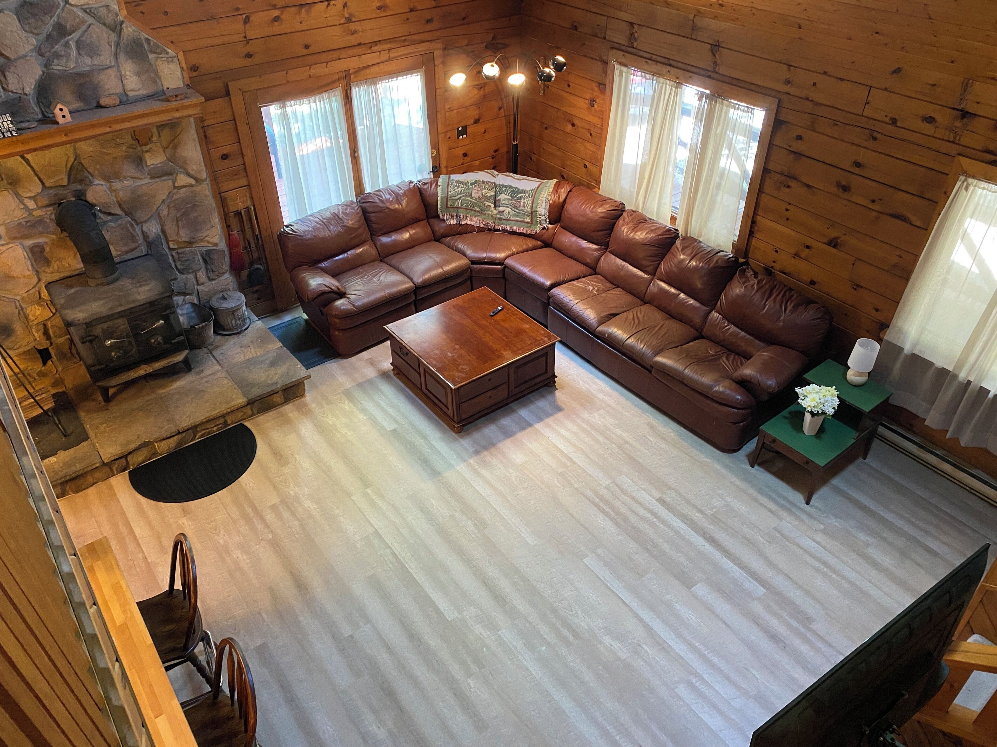 Smart TV, fireplace, DVD player, books