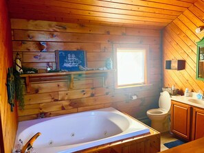 Ensemble douche/baignoire, baignoire à jets, sèche-cheveux
