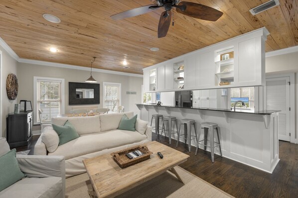 TV, DVD player, books, video library - 'Lazy Magnolia' - Close to Beach & Pool w/4 Bikes & Beach Chairs! Near Rosemary! (Panama City Beach)