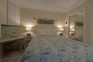 1 soverom, safe på rommet, skrivebord og strykejern/-brett