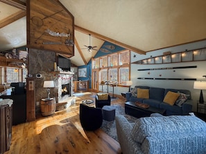 Smart TV, fireplace, books, video library - Story Land, Jackson Village, Ski-in Ski out Black Mtn, Private Views Cozy Charm (Jackson)