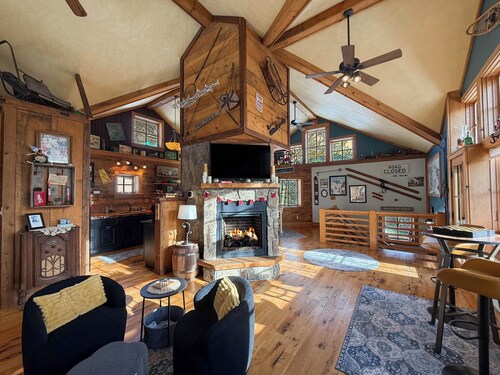 Black Mtn Cabin, Ski To Lift and XC Trails, Views, Private, Unique Charm