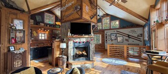 Black Mtn Cabin, Ski To Lift and XC Trails, Views, Private, Unique Charm