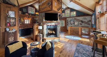 Black Mtn Cabin, Ski To Lift and XC Trails, Views, Private, Unique Charm