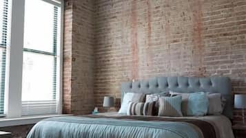 2 bedrooms, desk, iron/ironing board, WiFi