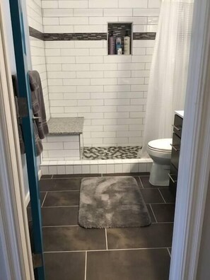 Shower, hair dryer, towels, shampoo